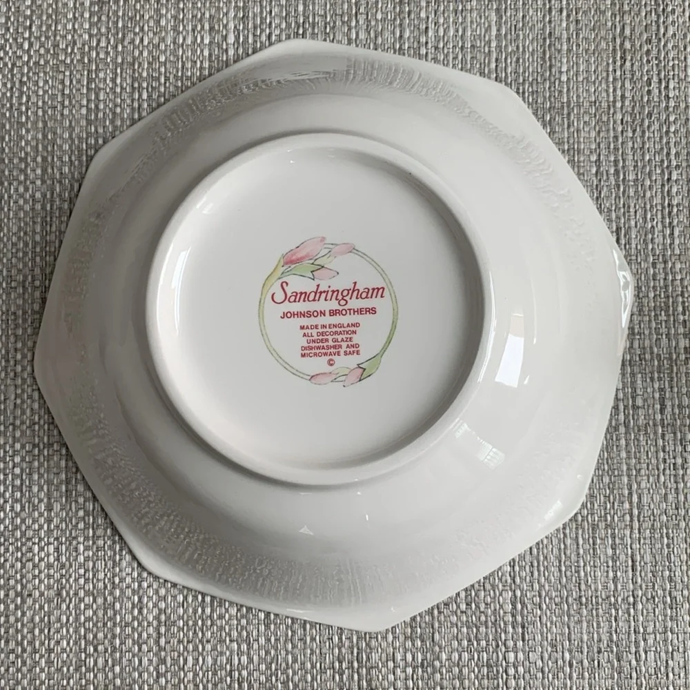 Johnson Brothers UK SANDRINGHAM Serving Bowl